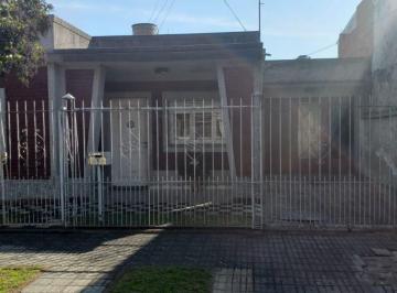 GLE-GLE-792_2 · Casa 3 Ambientes. | Evaristo Iglesias Al 100
