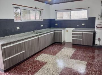 Casa de 3 ambientes, Avellaneda · Casa de 3 Amb C/ Fondo Amplio y Pileta! Oportunidad
