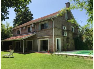 Casa · 240m² · 5 Ambientes · 1 Cochera · Casa Alquiler Temporario