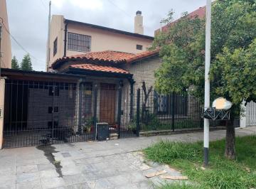 Casa · 150m² · 3 Ambientes · 1 Cochera · Casa 2 Dorm. con Garage Amplio Quincho