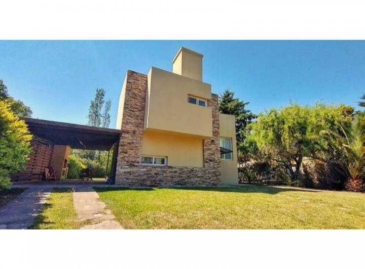 Casa · 171m² · 5 Ambientes · 2 Cocheras