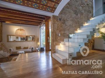 Casa · 400m² · 3 Dormitorios · 4 Cocheras · Costa Verde en Urca, Calidad, Calidez y Disfrute Muy Bien Integrados.