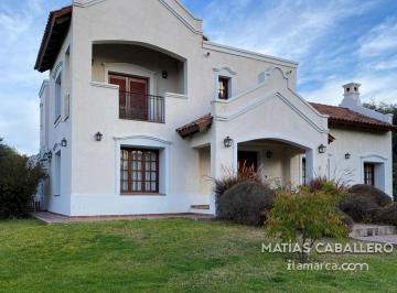 Casa · 470m² · 4 Dormitorios · 2 Cocheras · El Bosque Colonial con un Parque Increíble