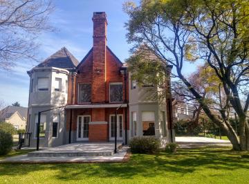 Casa de 8 ambientes, Malvinas Argentinas · Casa en Barrio Cerrado con Importante Jardín