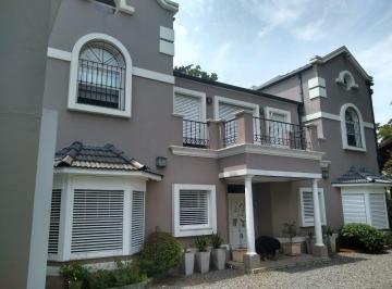 Casa de 6 ambientes, Malvinas Argentinas · Chalet en Barrio El Cortijo