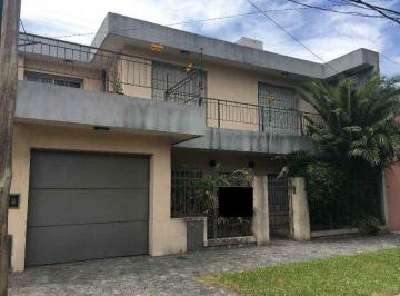 Casa · 165m² · 4 Ambientes · 1 Cochera · Casa en Venta en Don Bosco Este