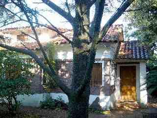 Casa · 10m² · 5 Ambientes · 1 Cochera · Casa en Longchamps