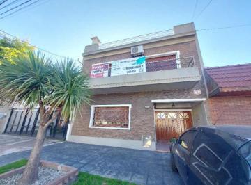Casa de 4 ambientes, Avellaneda · Casa 4 Ambientes con Garage, Patio, Fondo Libre y Terraza
