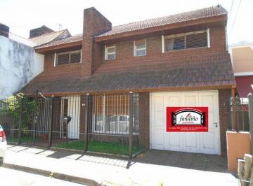 Casa · 235m² · 6 Ambientes · Casa - Lomas de Zamora Oeste Parque Miñaqui.