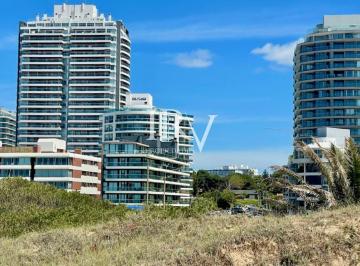 Foto1 · Oportunidad Real. Apartamento en Venta a 50 m de La Playa Brava en Punta del Este