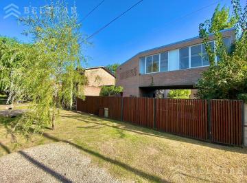 Casa · 120m² · 5 Ambientes · 2 Cocheras · Casa - Roldan