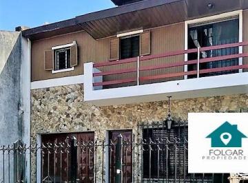 Casa de 5 ambientes, Morón · Venta. Casa en Morón Dos Planta. Apta Credito
