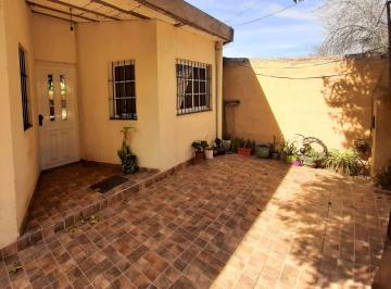 Casa · 65m² · 3 Ambientes · 1 Cochera · Casa de 2 Dorm. con Terreno a La Venta G. Dro Baigorria