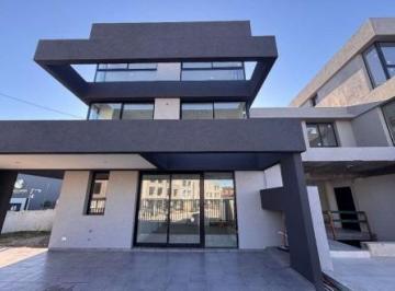 Departamento de 5 ambientes, Tigre · Nordelta - Vta Depto Tipo Casa en Planta Baja 5amb o 4amb C Jardin Propio