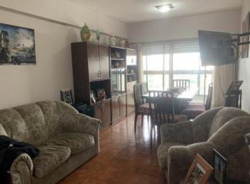 Departamento de 4 ambientes, Lanús · Departamento 4 Ambientes con Cochera