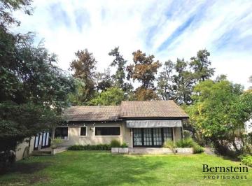 Casa · 140m² · 4 Ambientes · 2 Cocheras · Casa en Venta en Parque Leloir