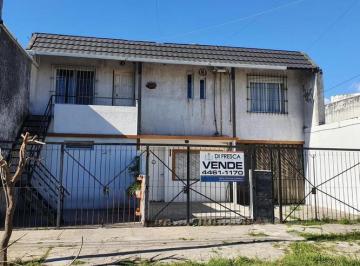 Casa · 60m² · 3 Ambientes · 3 Cocheras · Casa en PH Al Frente con Garage y Patio * Nuevo Valor*