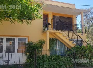 Casa · 181m² · 4 Ambientes · 1 Cochera · Casa Retasada en Venta en Chubut 1463 con 4 Ambientes, Cochera y Renta Vigente