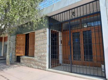 Casa de 6 ambientes, Córdoba · Casa con 200 m² en Venta, 3 Dorm. en General Bustos