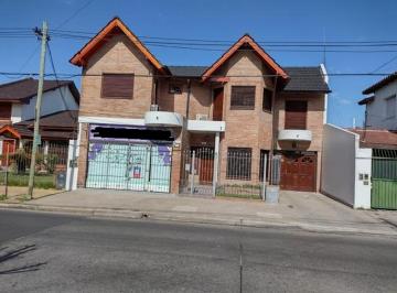 Casa · 260m² · 4 Ambientes · 8 Cocheras · Chalet 4 Ambientes Local Venta Ramos Mejia