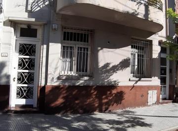 PH de 3 ambientes, Barracas · Departamento Tipo Casa - Segundo Piso por Escalera Frente a Plaza Colombia