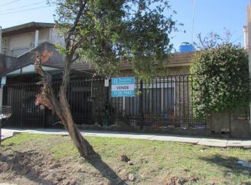 Casa · 145m² · 4 Ambientes · Casa con Departamento en Venta en Moron Sur