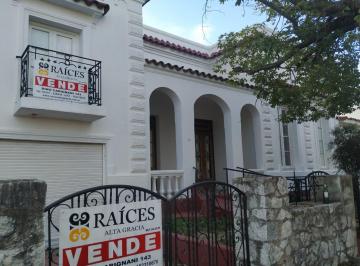 Casa de 5 ambientes, Alta Gracia · Casona Antigua en La Mejor Zona de Alta Gracia, Calle Deán Funes