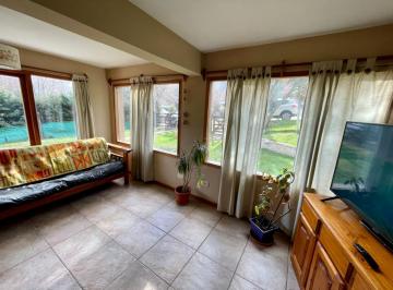 Casa de 5 ambientes, San Carlos de Bariloche · Casa en Venta en Bariloche. 3 Dorm 4 Baños. Excelente Barrio Aldea del Este