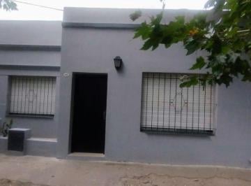 Casa de 4 ambientes, General Las Heras · Casa Retasada en General Las Heras, Zona Centrica