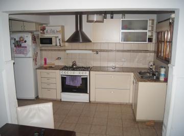 Casa · 99m² · 3 Ambientes · 2 Cocheras · Departamento en Venta - Av 9 de Julio Al 3800, Lanús Este
