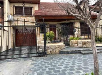Casa · 280m² · 5 Ambientes · 3 Cocheras · Casa en Venta en Villa Luzuriaga