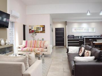 Casa · 330m² · 5 Ambientes · 1 Cochera · Cf869 - Casa en Venta Z/ Av Santa Cruz y Av 115