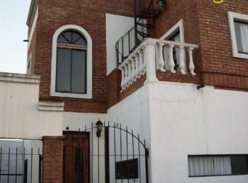 Casa · 100m² · 3 Ambientes · 1 Cochera · Casa PH en Venta en Quilmes Oeste