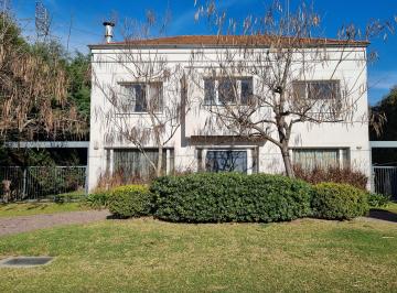 Casa de 8 ambientes, Pilar · Casa Clasica de 3/4 Dorm. - Mayling - Pilar