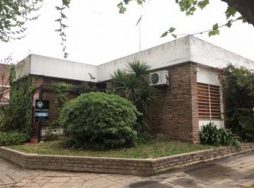 Casa · 95m² · 4 Ambientes · 1 Cochera · Excelente Propiedad en Venta en El Centro de Marcos Paz
