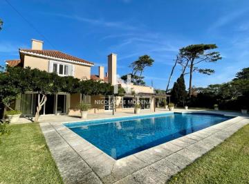 Foto1 · Hermosa Casa en Venta en Playa Brava a Cuadra y Media del Mar