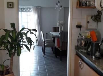 Departamento · 70m² · 3 Ambientes · 1 Cochera · Departamento 3 Ambientes con Espacio Guarda Coche - Retasado! Banfield
