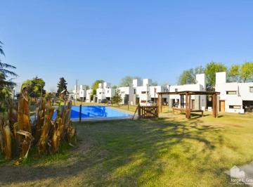 Casa de 4 ambientes, Villa Allende · Vendemos Casa en Housing "El Remanso", Se Recibe Menor.
