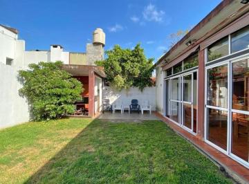 Casa · 160m² · 4 Ambientes · 2 Cocheras · Casa - 4 Ambientes - Merlo