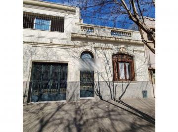 Casa · 230m² · 4 Ambientes · 1 Cochera · Oportunidad! Impecable, Amplia y Hermosa Casa Reciclada.