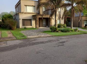 Casa de 7 ambientes, Berazategui · Hermosa Propiedad en Country Club El Carmen
