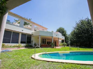 Casa · 318m² · 4 Ambientes · 4 Cocheras · Casa - San Lorenzo