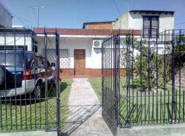 Casa de 3 ambientes, Lomas de Zamora · Nuevo Valor! Casa 3 Amb con Cochera - Temperley