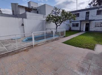Casa · 200ha · 5 Ambientes · 2 Cocheras · 2 Casas Barrio Parque con Pileta Cocheras Jardin
