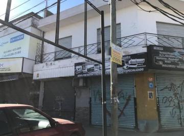 Local comercial · 335m² · Excelente Propiedad Locales y Vivienda