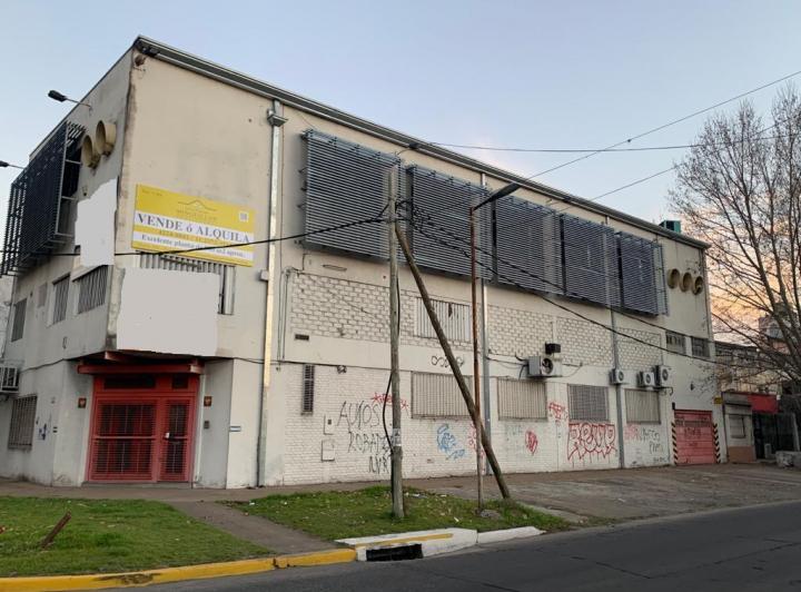 Local comercial · 852m²