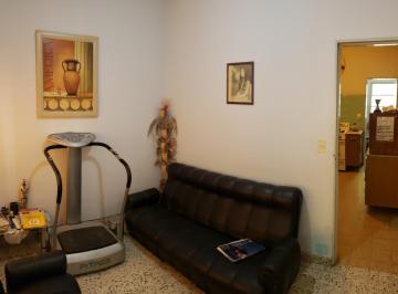 Casa · 101m² · Retasada Casa 2 Dorm. + Departamento Int 1 Dormitorio Pedro Pico 1000