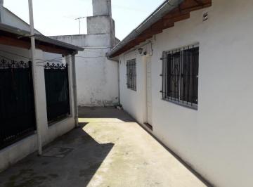 PH de 2 ambientes, Morón · Moron Sur - PH 2 Amb - Muy Luminoso - con Patio Propio - No Paga Expensas.