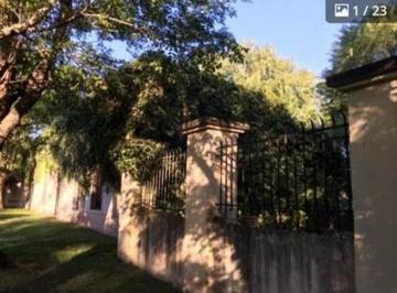 Casa · 310m² · 3 Ambientes · 7 Cocheras · Usd 220.000 Sobre Lote 3.750 m² Casa4 Amb. + Casa de Caseros
