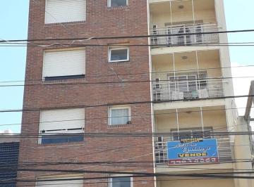 Departamento de 2 ambientes, Morón · Moron Centro - Semipiso de 2 Amplios Ambientes con Cochera